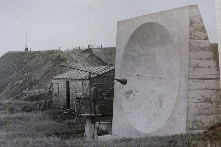 A sound mirror operator in action