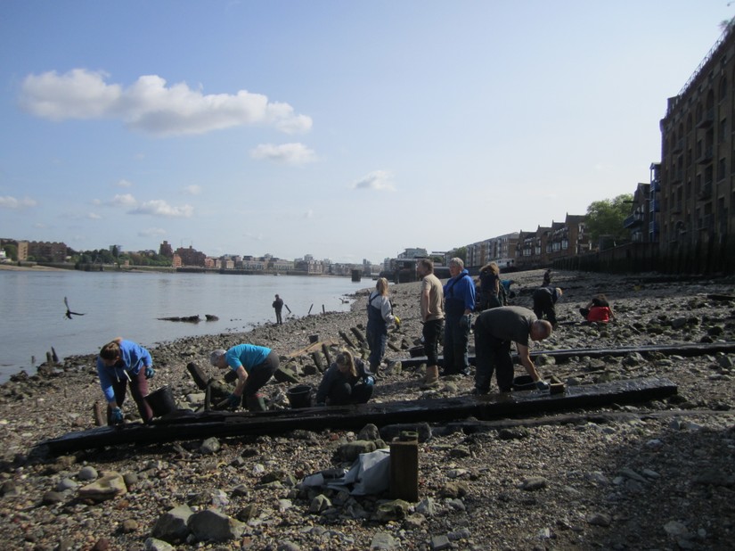 Recording ships' timbers during FROG training at Rotherhithe (photo by Nat Cohen)