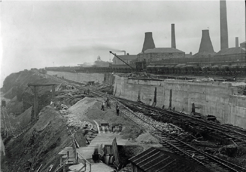 Seaham Harbour extension work, 1925.